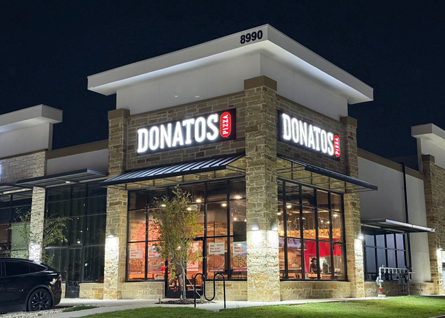 Donatos’ prototype calls for roughly 2,000 square feet, including a welcoming dine-in area for guests and kitchen operations that tap technology and automation to simplify operations, speed service and reduce costs. 